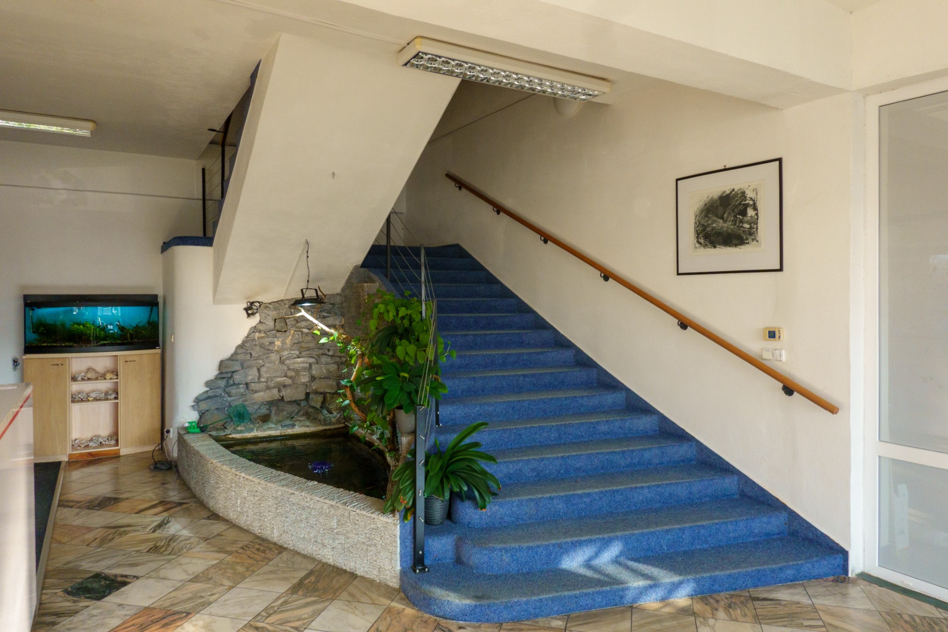 Recepce - vstup ke kancelářím v hlavní budově.